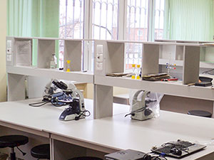 Как выбрать нужную рабочую поверхность при покупке лабораторной мебели