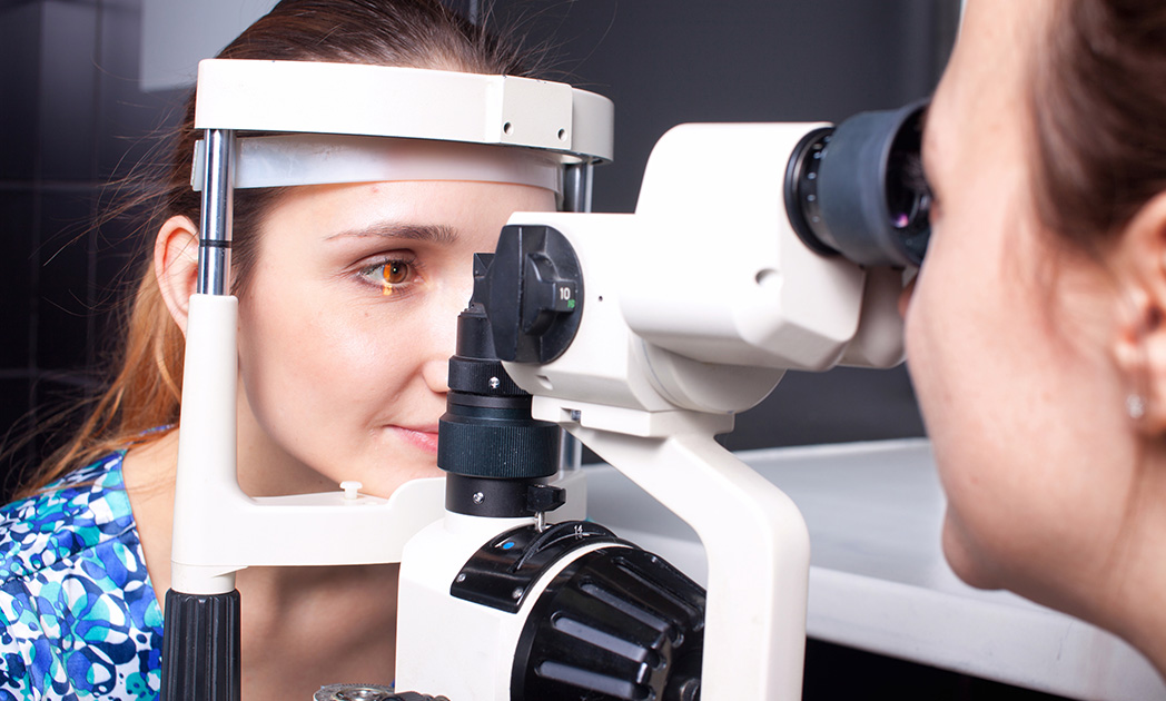 Обследование с помощью щелевой лампы